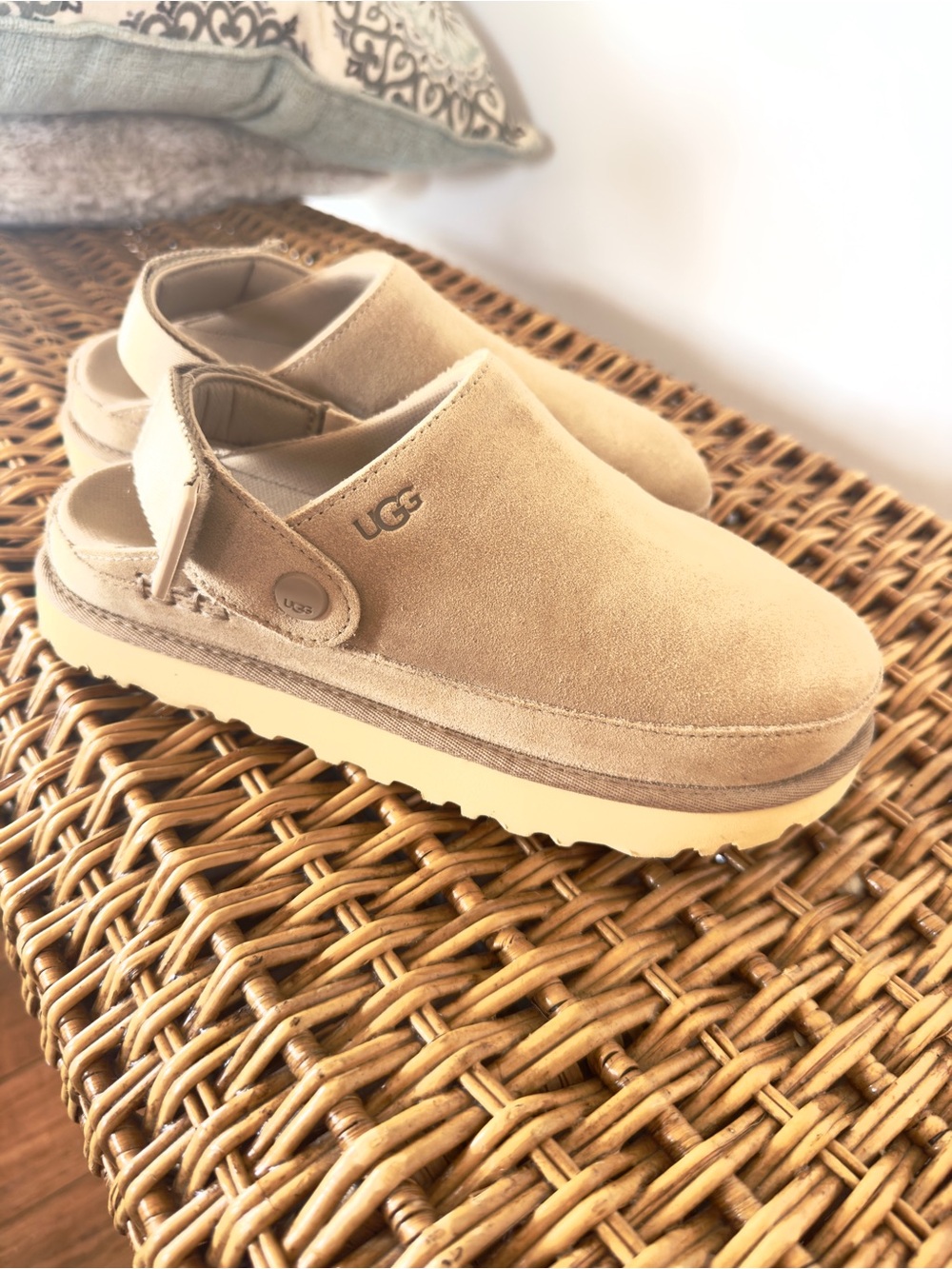 UGG Goldencoast Clog II in Sandstone - Picture 2 of 7